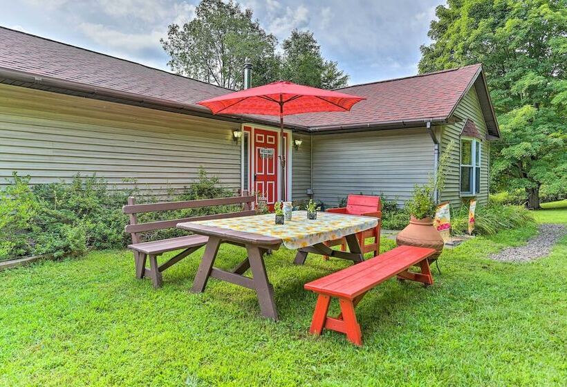 Bright Tucked Away Cabin W/ Furnished Deck + Grill