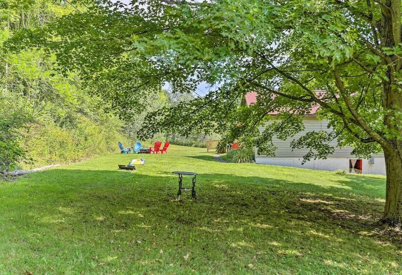 Bright Tucked Away Cabin W/ Furnished Deck + Grill