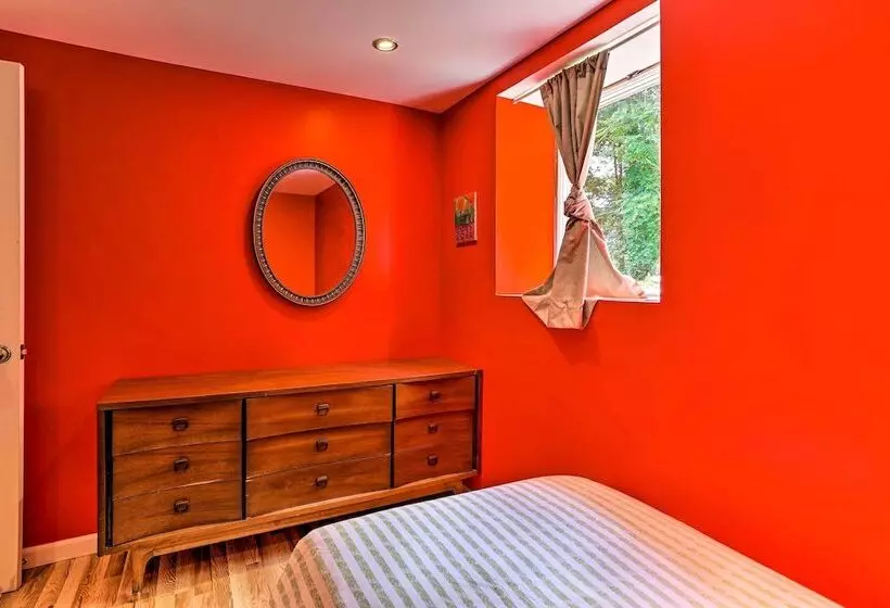 Bright Tucked Away Cabin W/ Furnished Deck + Grill