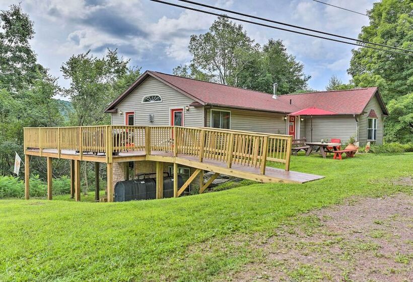 Bright Tucked Away Cabin W/ Furnished Deck + Grill