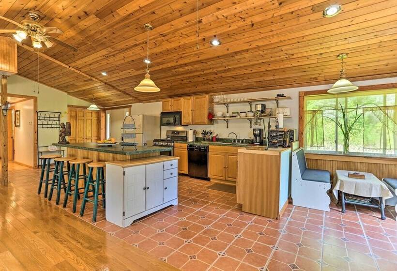 Bright Tucked Away Cabin W/ Furnished Deck + Grill