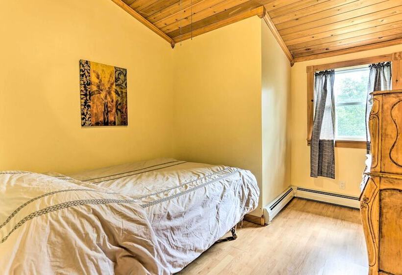 Bright Tucked Away Cabin W/ Furnished Deck + Grill