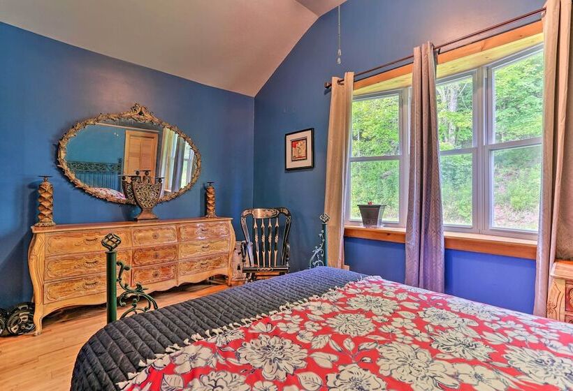 Bright Tucked Away Cabin W/ Furnished Deck + Grill