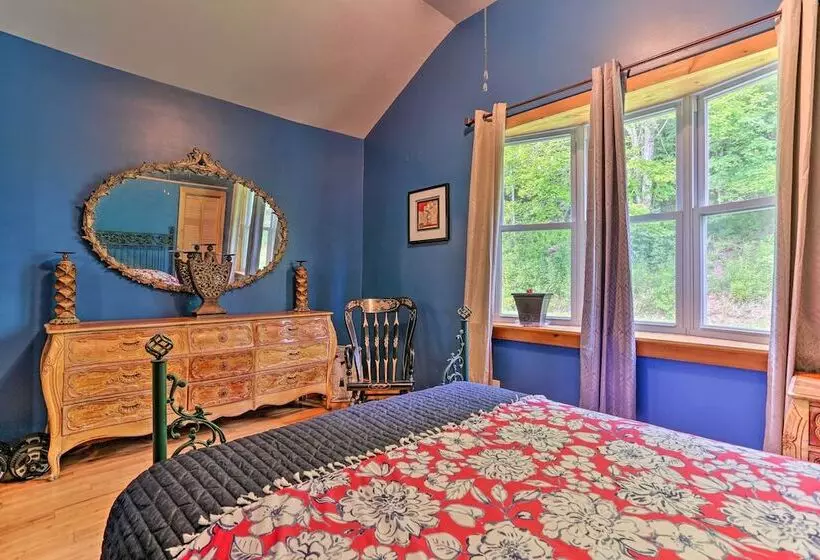 Bright Tucked Away Cabin W/ Furnished Deck + Grill