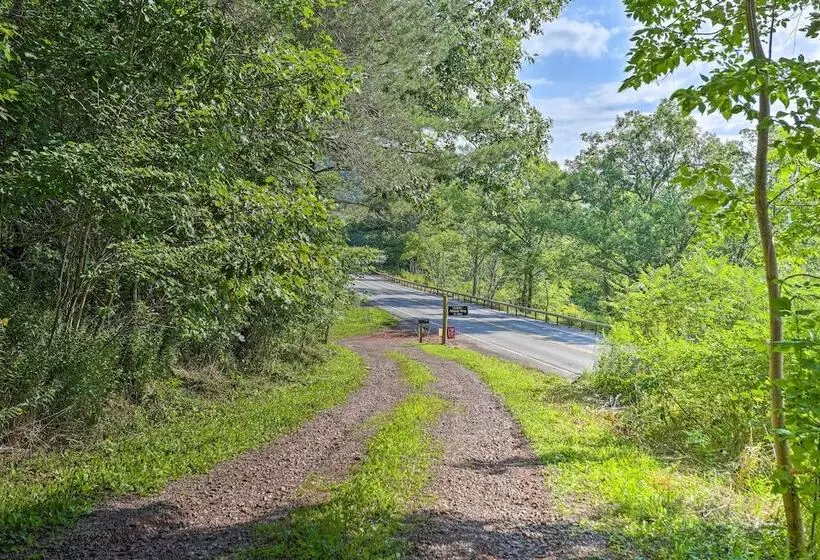Bright Tucked Away Cabin W/ Furnished Deck + Grill