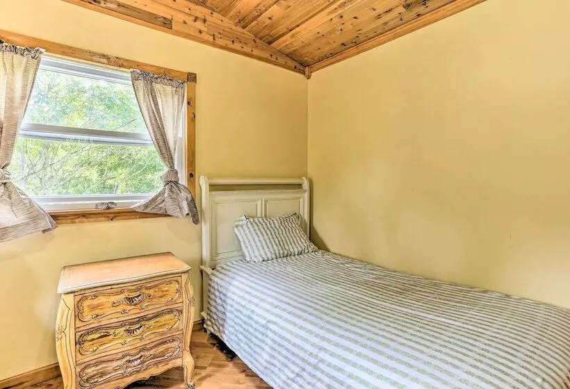 Bright Tucked Away Cabin W/ Furnished Deck + Grill