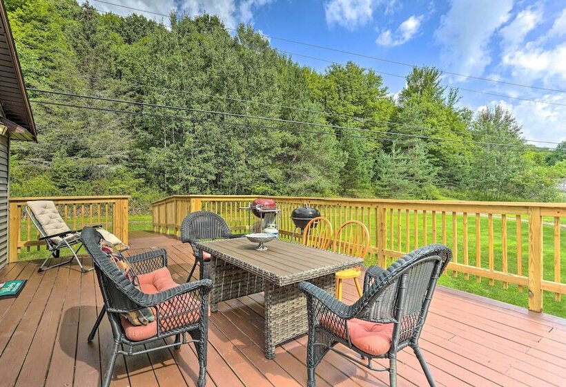 Bright Tucked Away Cabin W/ Furnished Deck + Grill