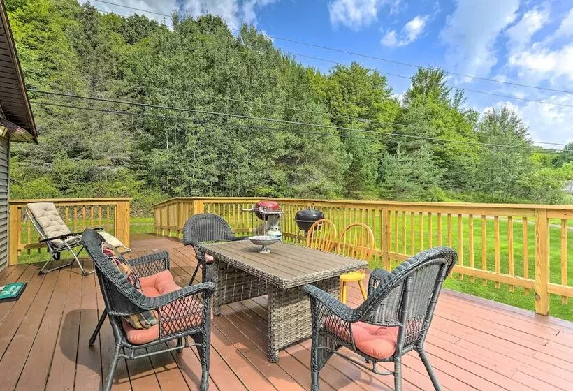 Bright Tucked Away Cabin W/ Furnished Deck + Grill