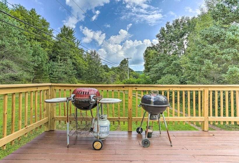 Bright Tucked Away Cabin W/ Furnished Deck + Grill