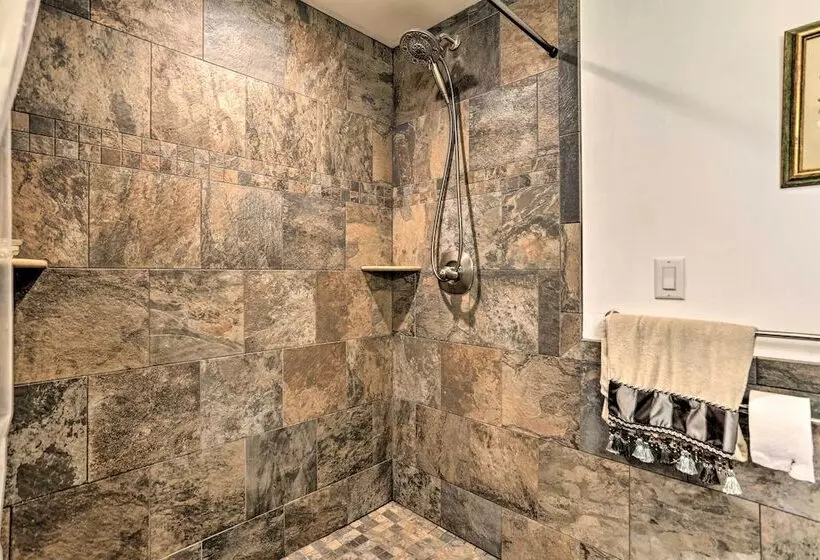 Bright Tucked Away Cabin W/ Furnished Deck + Grill