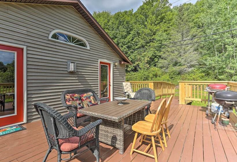 Bright Tucked Away Cabin W/ Furnished Deck + Grill