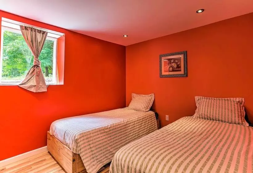 Bright Tucked Away Cabin W/ Furnished Deck + Grill