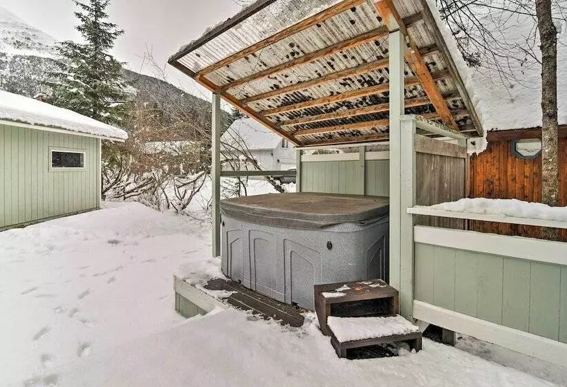 Cabin W/ Hot Tub & Views: 1 Mile To Alyeska Resort