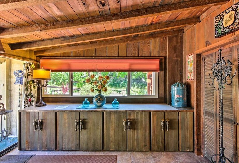 Converted Barn In Sebastopol W/ Private Patio!