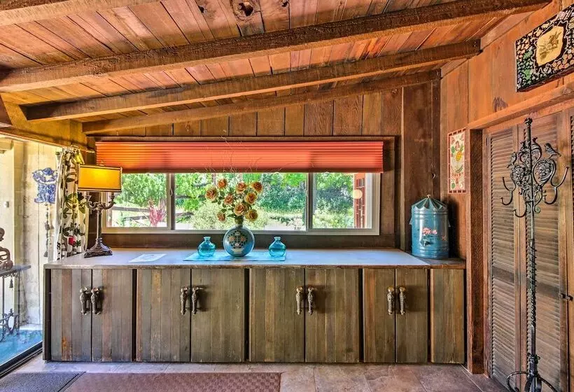 Converted Barn In Sebastopol W/ Private Patio!