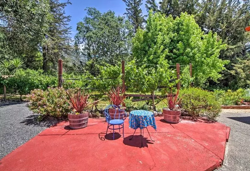 Converted Barn In Sebastopol W/ Private Patio!