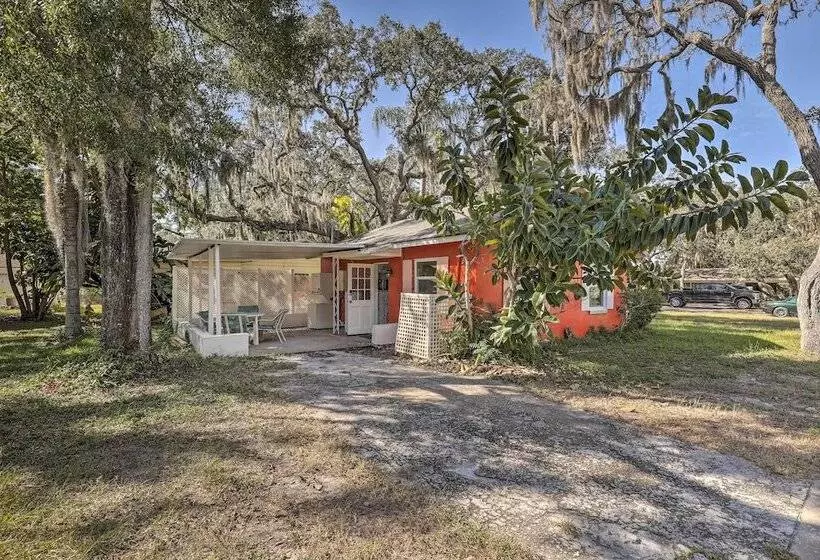 Cozy Crystal Beach Cottage: Walk To Shoreline