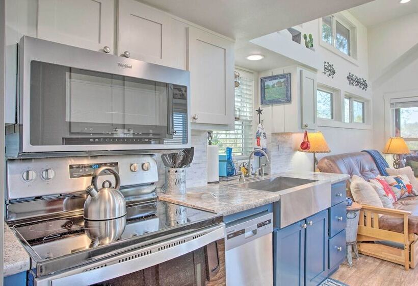 4 Mi To Dtwn: Mckinney Tiny Home W/ Fire Pit