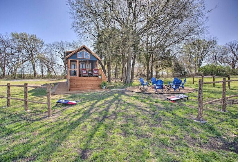 4 Mi To Dtwn: Mckinney Tiny Home W/ Fire Pit