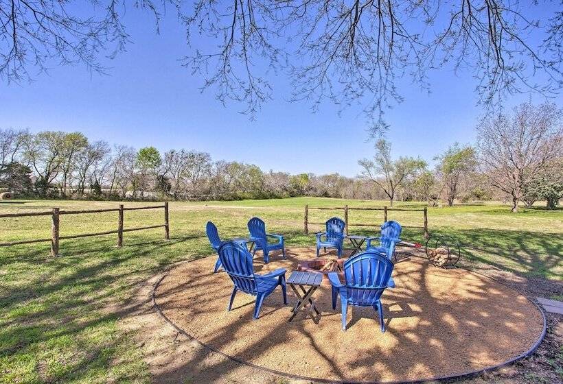 4 Mi To Dtwn: Mckinney Tiny Home W/ Fire Pit