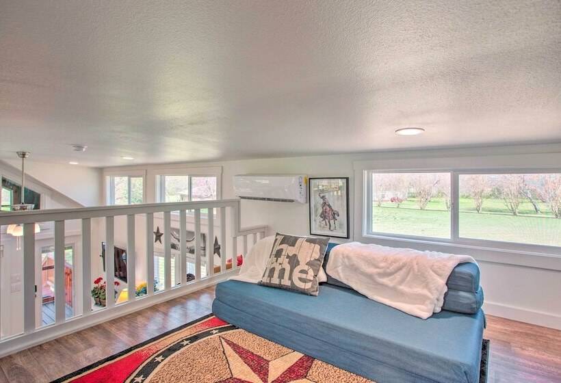 4 Mi To Dtwn: Mckinney Tiny Home W/ Fire Pit