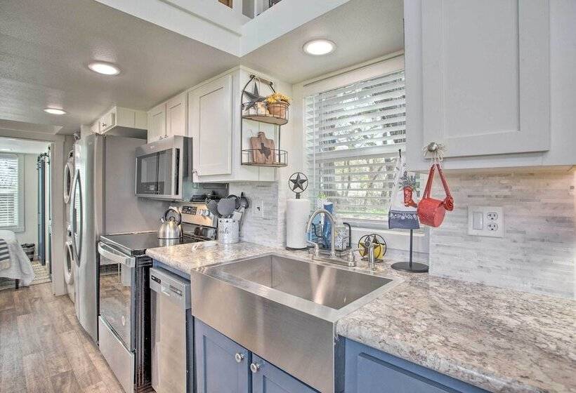 4 Mi To Dtwn: Mckinney Tiny Home W/ Fire Pit