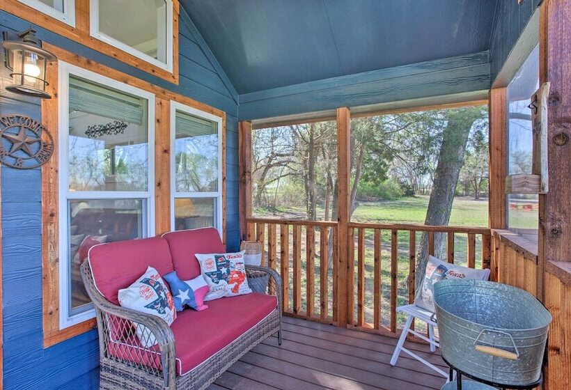 4 Mi To Dtwn: Mckinney Tiny Home W/ Fire Pit