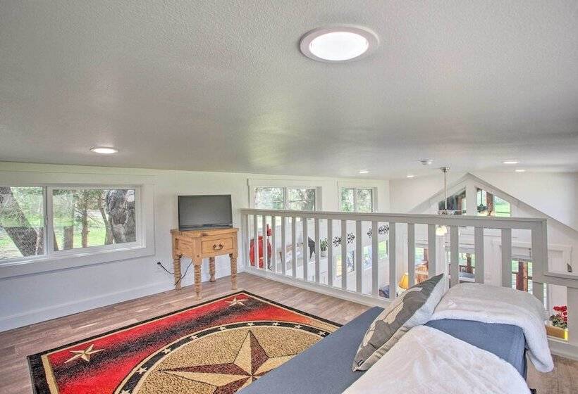 4 Mi To Dtwn: Mckinney Tiny Home W/ Fire Pit