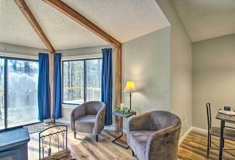 Cozy Shenandoah Valley Home With Wooded Views!