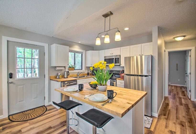 Cozy Shenandoah Valley Home With Wooded Views!