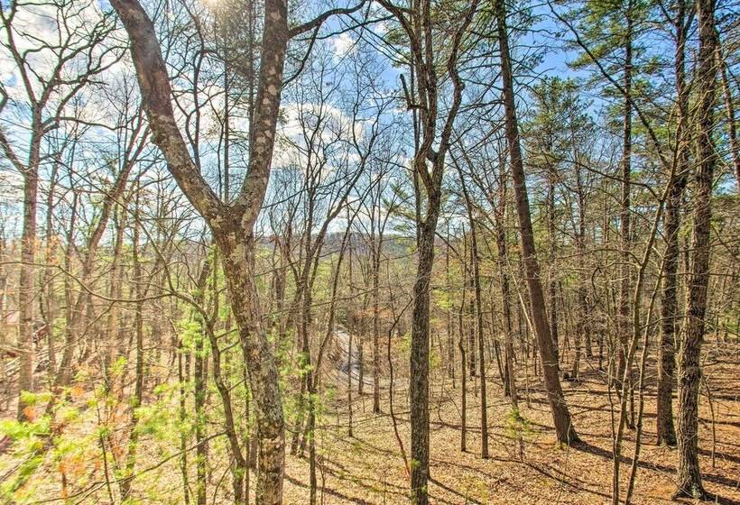 Cozy Shenandoah Valley Home With Wooded Views!