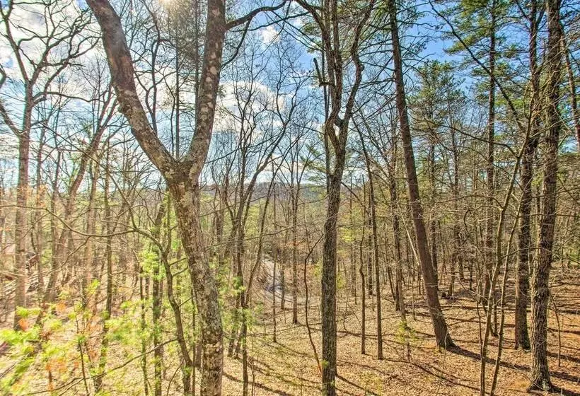 Cozy Shenandoah Valley Home With Wooded Views!