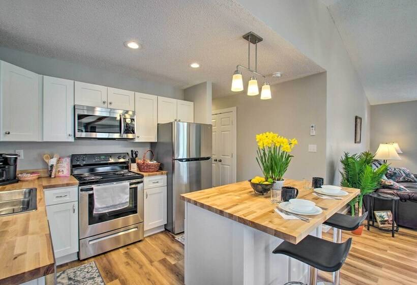 Cozy Shenandoah Valley Home With Wooded Views!