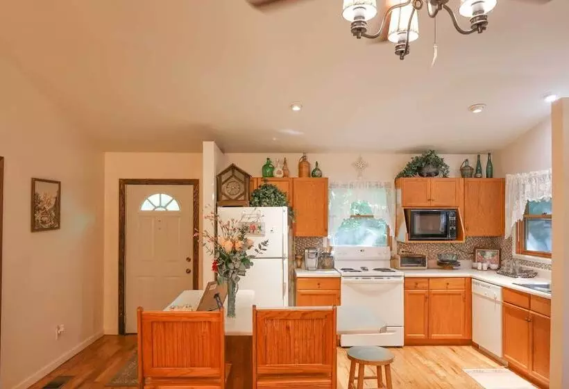 Cozy Whittier Home W/ Fire Pits < 15 Mi To Hiking!