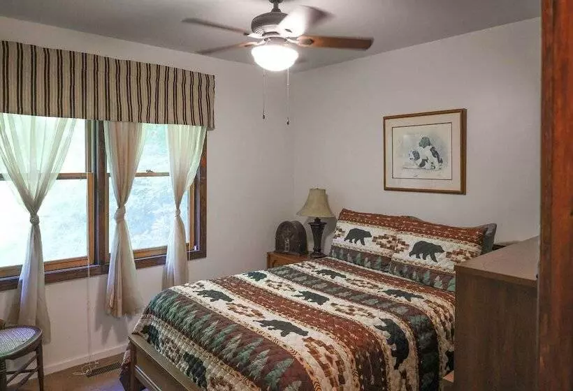 Cozy Whittier Home W/ Fire Pits < 15 Mi To Hiking!