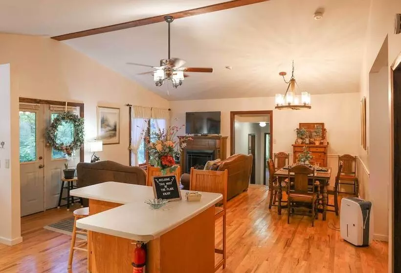 Cozy Whittier Home W/ Fire Pits < 15 Mi To Hiking!