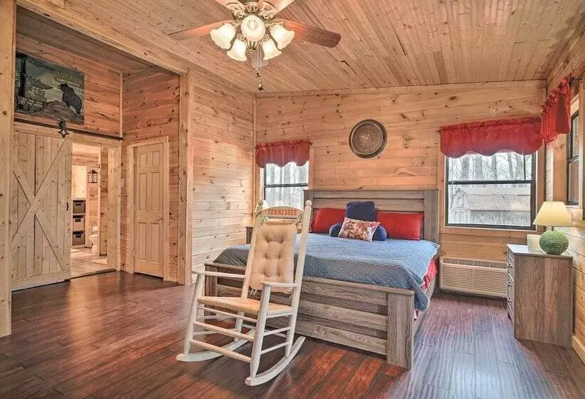 Douglas Lake Cabin W/ Mountain View Deck & Grill