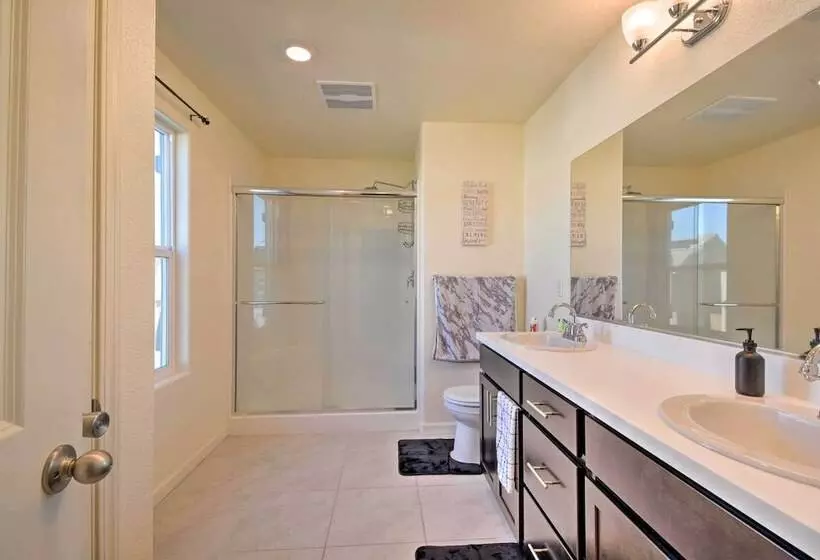 4 Mi To City Center: Family Friendly Retreat!