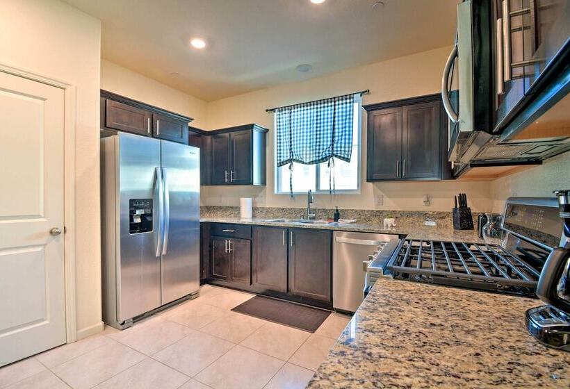 4 Mi To City Center: Family Friendly Retreat!