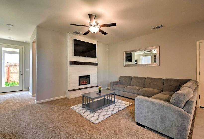 4 Mi To City Center: Family Friendly Retreat!