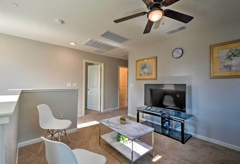 4 Mi To City Center: Family Friendly Retreat!