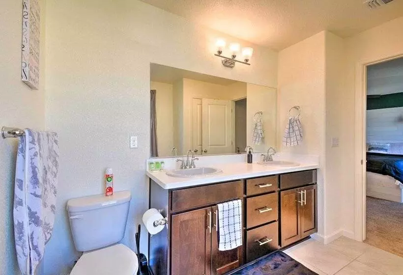 4 Mi To City Center: Family Friendly Retreat!
