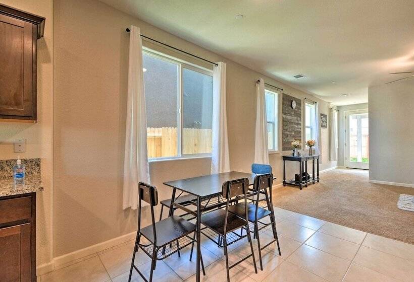 4 Mi To City Center: Family Friendly Retreat!