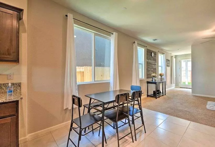 4 Mi To City Center: Family Friendly Retreat!