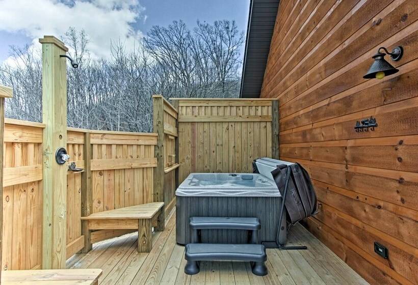 Private Hot Tub: Gatlinburg Cabin In The Clouds