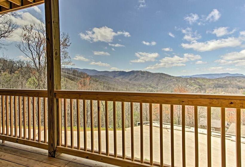 Private Hot Tub: Gatlinburg Cabin In The Clouds
