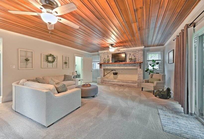 Gorgeous North Carolina Retreat W/ Fire Pit!