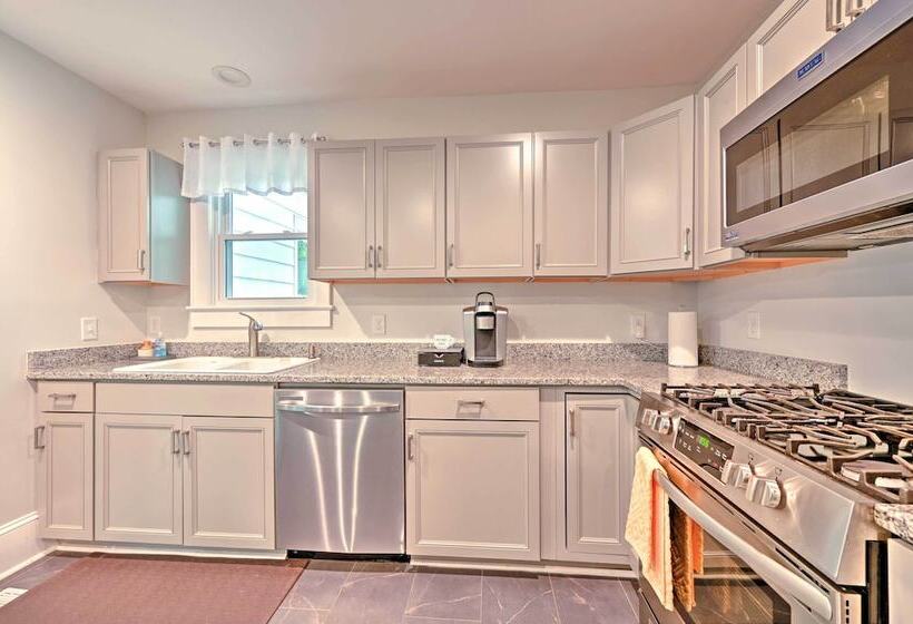 Gorgeous North Carolina Retreat W/ Fire Pit!