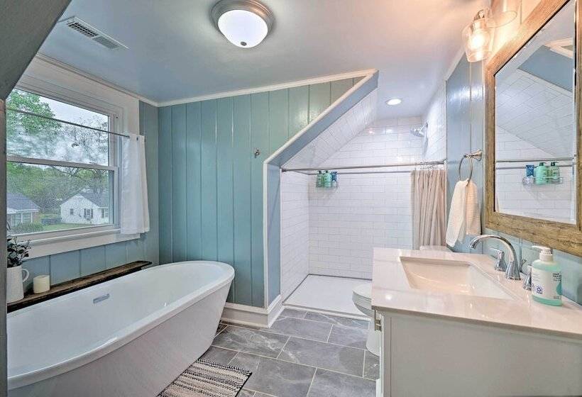 Gorgeous North Carolina Retreat W/ Fire Pit!