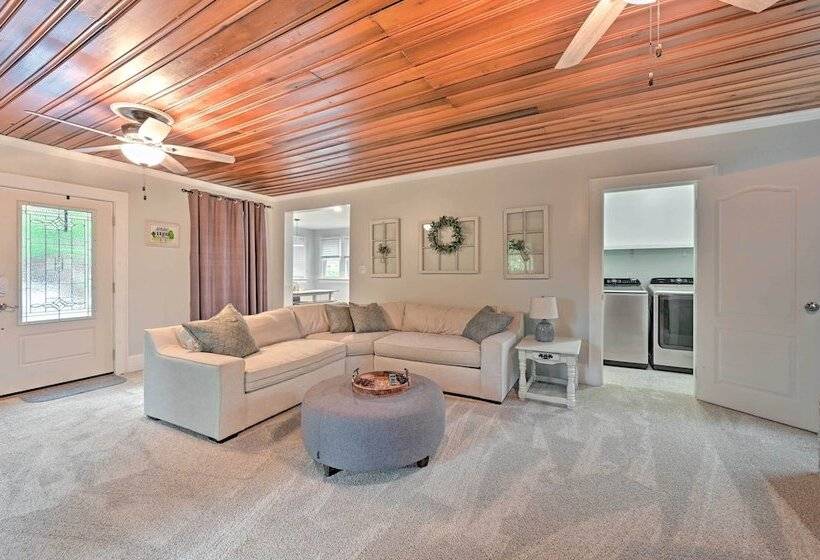 Gorgeous North Carolina Retreat W/ Fire Pit!